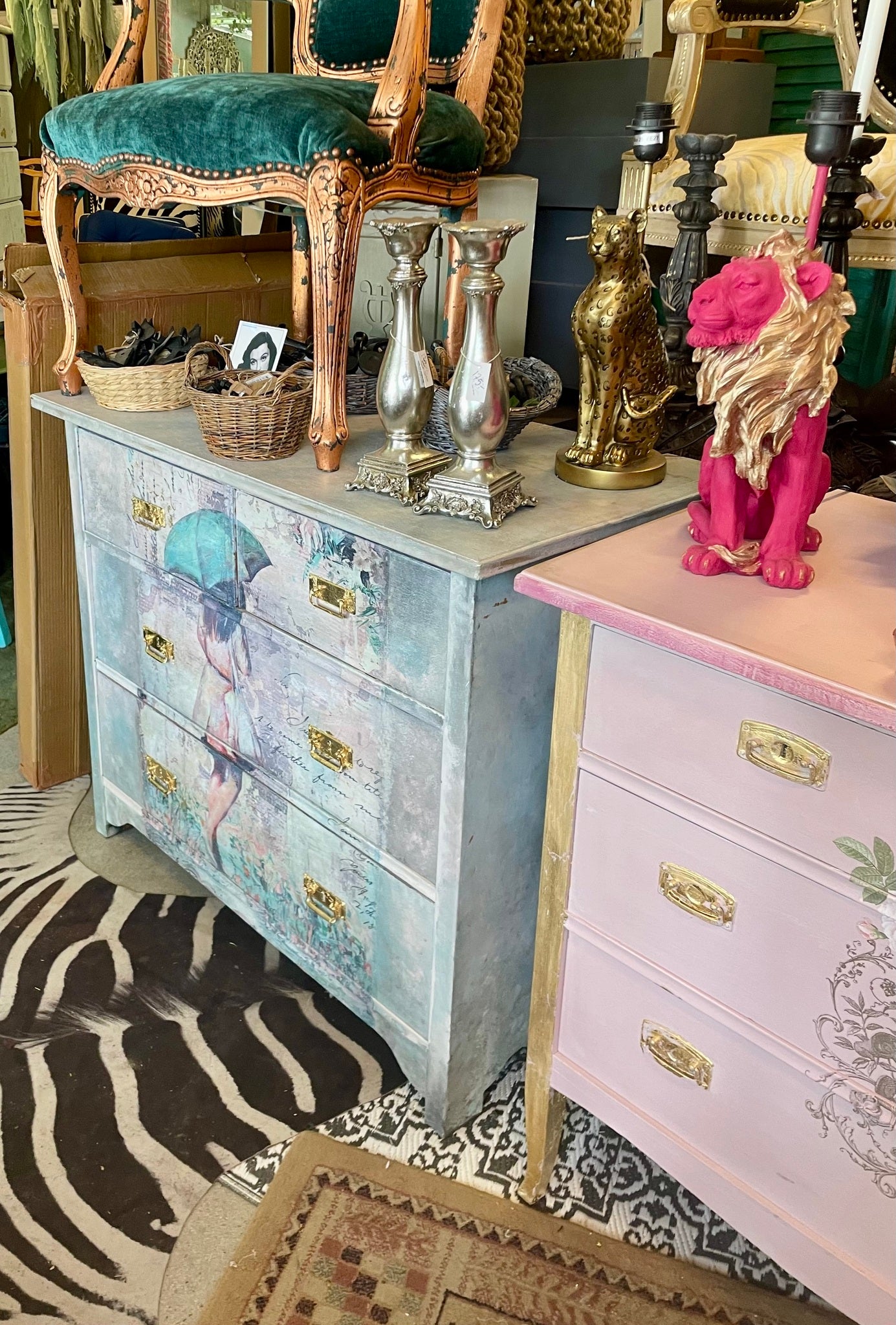 Byrå Flicka med paraply