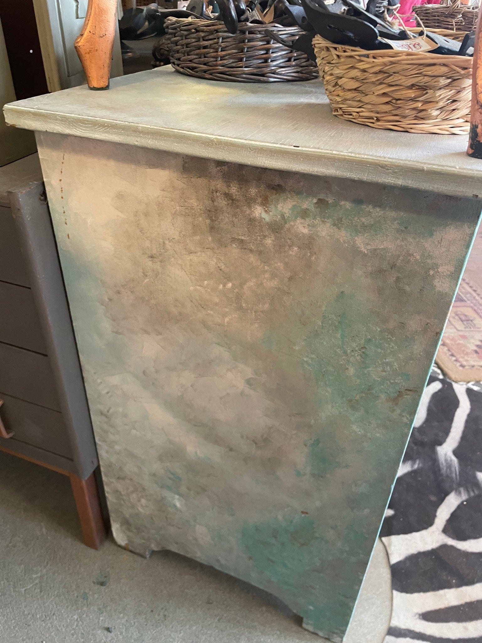 Byrå Flicka med paraply